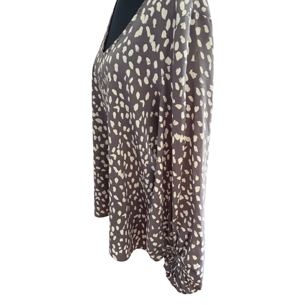 Flowy Beautiful Gray
Cream Balloon Sleeve Blouse by 143 Story by Line up Sz Sm